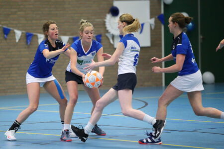 Zaalfinale Reserve Topklasse en B-jeugd dameskorfbal