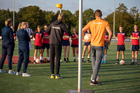 TeamNL Korfbal geeft clinics bij verenigingen