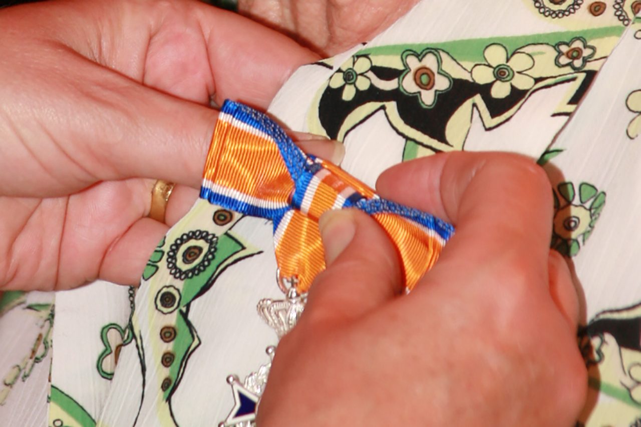 Koninklijke onderscheiding voor KNKV-leden tijdens Lintjesregen 2026