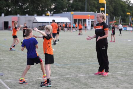 Next Generation Korfbaltrainers #MDT: jongeren aan de slag met korfballessen op school