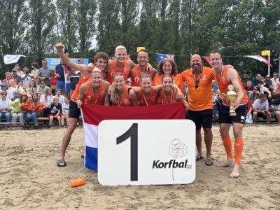 Nederlands Beachkorfbalteam wint wereldbekertoernooi in Temse