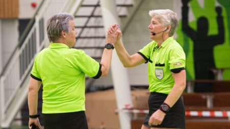 Agnes de Boer en Wietske Jongbloed vormen eerste vrouwelijke scheidsrechtersduo
