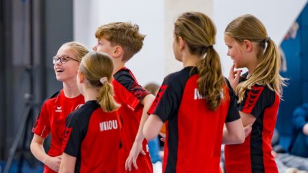 Nieuwe podcastaflevering voor korfbaltrainers: ‘Sporters die extra aandacht nodig hebben: hoe ga je daarmee om?’