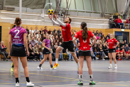 Dicht bij de verenigingen: waarom de bondsraad onmisbaar is voor het korfbal 