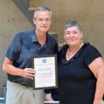 Peter van der Terp ontvangt IKF Pin of Merit